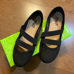 “Y Not” black flats